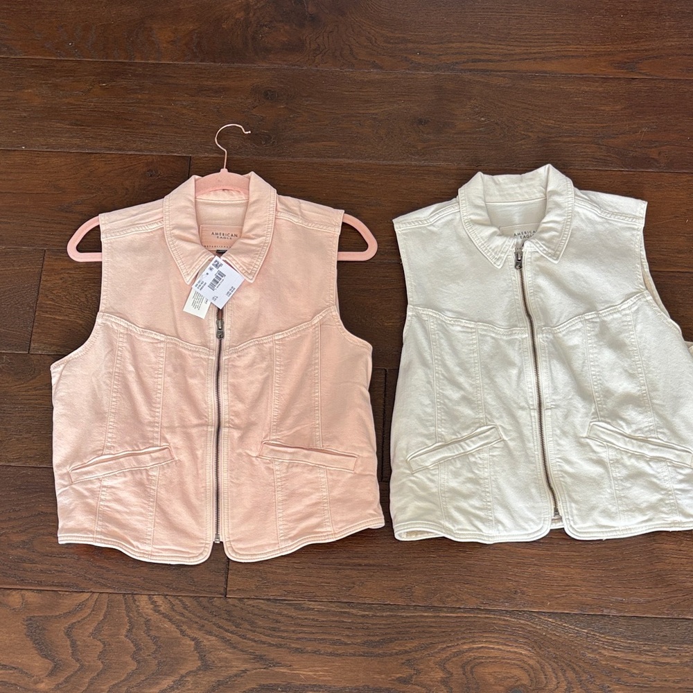 American Eagle 🦅 Light Pink and Off-White Vests